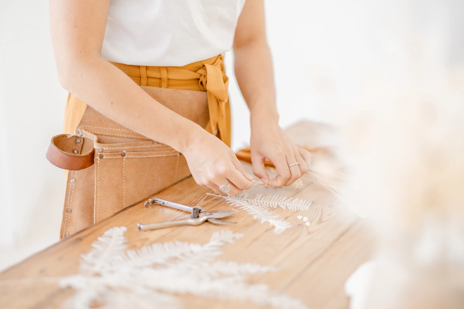 poignet artisanat ciseaux marron gris